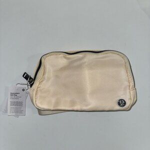 Lululemon Everywhere belt